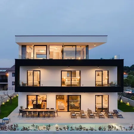Villa Aquarius *